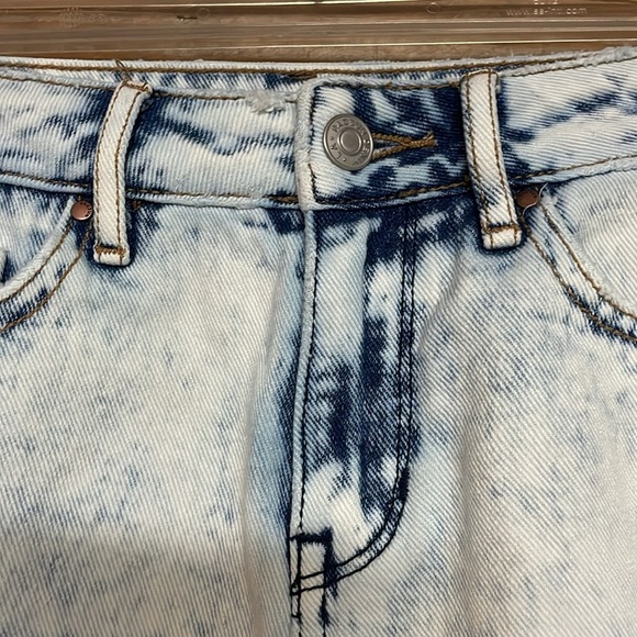 PacSun size 22 High-rise Distressed Bleached 3” 100% Cotton Short Shorts - Picture 4 of 11